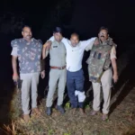 देवरिया में पुलिस मुठभेड़: सीएचसी परिसर में महिला की हत्या का वांछित आरोपी पैर में गोली लगने से गिरफ्तार, साथी फरार