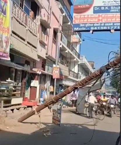 Deoria railway station road fallen electric wire