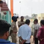 सलेमपुर बस स्टैंड की सड़क चौड़ीकरण का काम रुका, स्थानीय लोगों ने JCB रोकी